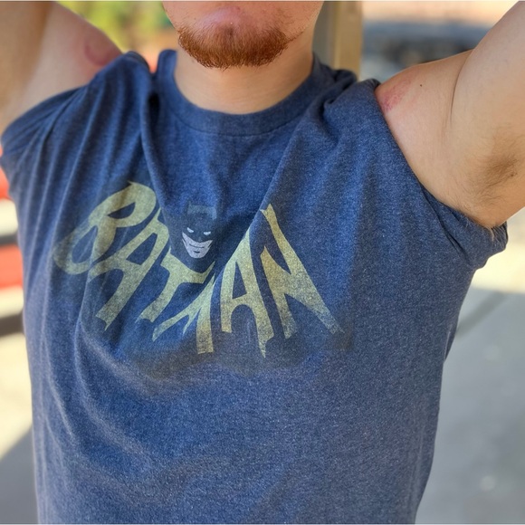 BATMAN MEN T SHIRT NAVY BLUE DC COMICS COMICS HERO OVAL LOGO OFFICIALLY GOTHAM - Picture 14 of 16